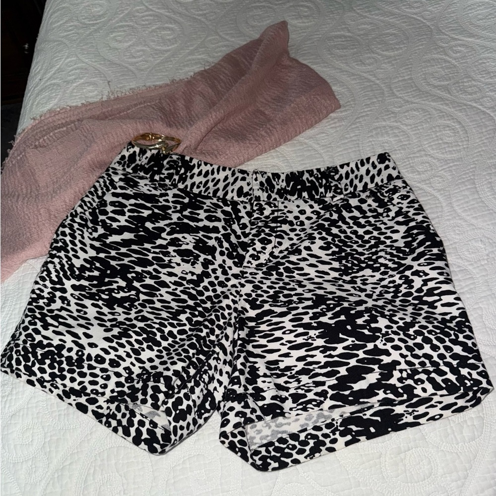 Calvin Klein Stylish Black and White Women's Shorts - 4” inseam